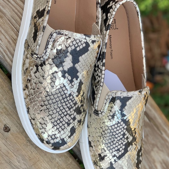 Time and Tru Snakeskin Women’s Loafer Slip On Shoe - Picture 6 of 8